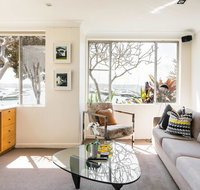 Waterfront Apartment Brimming with Inspirational Artwork - Timeshare Accommodation