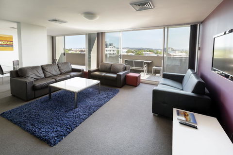 Honeysuckle Executive Apartments - Timeshare Accommodation 40
