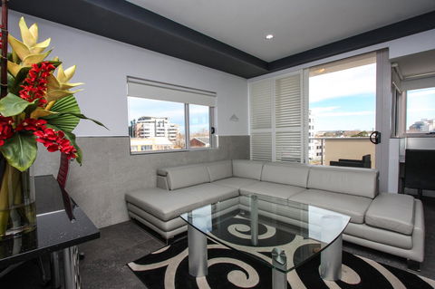 Honeysuckle Executive Apartments - Timeshare Accommodation 18
