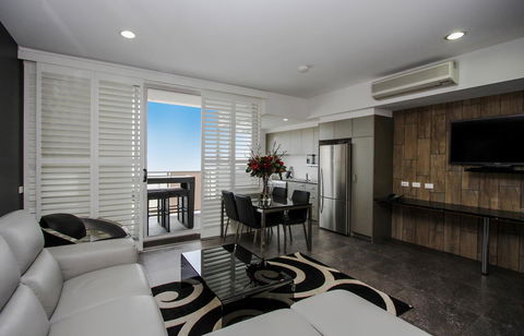 Honeysuckle Executive Apartments - Timeshare Accommodation 11