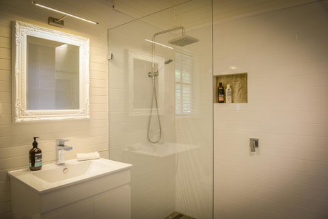 Arcadia - The Barn Cottage & Rosehill Cottage - Timeshare Accommodation 11
