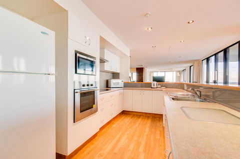 Pacific Towers Beach Resort - Timeshare Accommodation 18