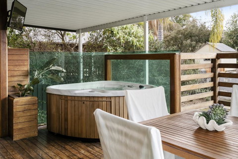 The Spa Cottage With HotTub, Netflix & Stan - Timeshare Accommodation 24