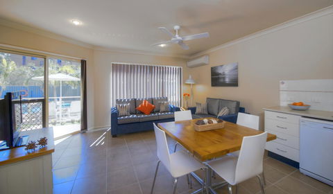 Marty's @ Little Beach - Timeshare Accommodation 14