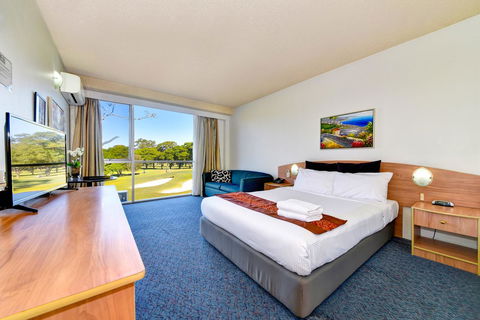 The Select Inn Ryde - Timeshare Accommodation 25