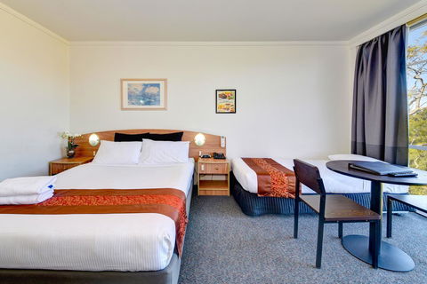 The Select Inn Ryde - Timeshare Accommodation 4