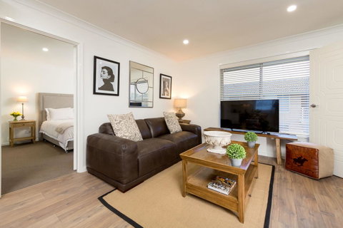Sleeping In Style - Central & Sophisticated - Timeshare Accommodation 0