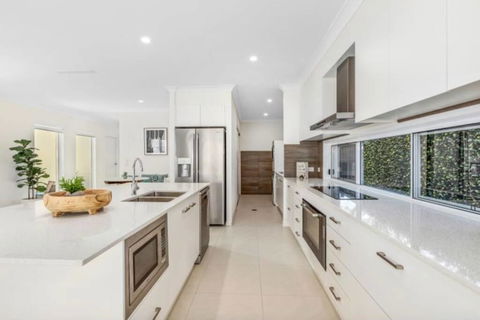 Brand New PRIZE HOME 50m Path To Beach - Timeshare Accommodation 1