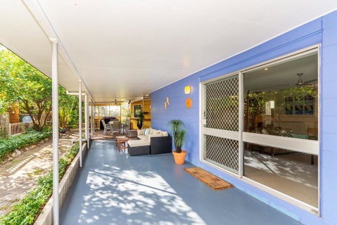 Bribie Beach House, Waterfront Directly Across The Road - Solander Esp, Banksia Beach - Timeshare Accommodation 3
