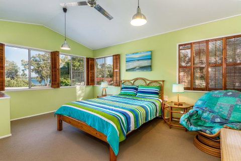 Bribie Beach House, Waterfront Directly Across The Road - Solander Esp, Banksia Beach - Timeshare Accommodation 1