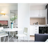 Bright modern studio steps from the action - Timeshare Accommodation