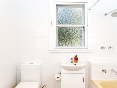 Canary Cottage - Fresh, Clean, Simple & Comfortable - Timeshare Accommodation 3