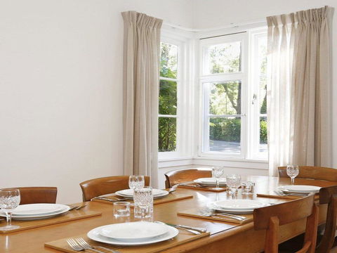 Canary Cottage - Fresh, Clean, Simple & Comfortable - Timeshare Accommodation 1