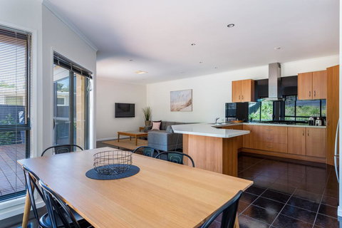 Caxton Beach House - Hot Tub Spa - Timeshare Accommodation 3