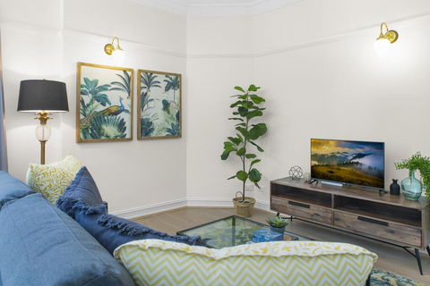 Central Apartment With Spacious Living And Dining - Timeshare Accommodation 2