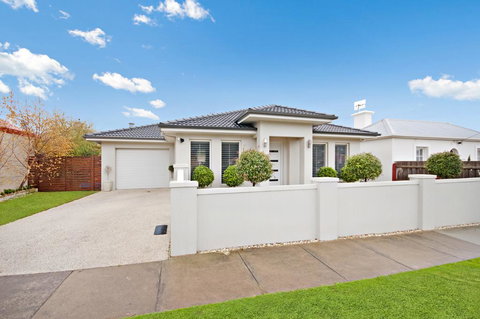 Central Warrnambool Townhouse - Timeshare Accommodation 0