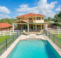 Charming Brisbane Acreage Pool - Timeshare Accommodation