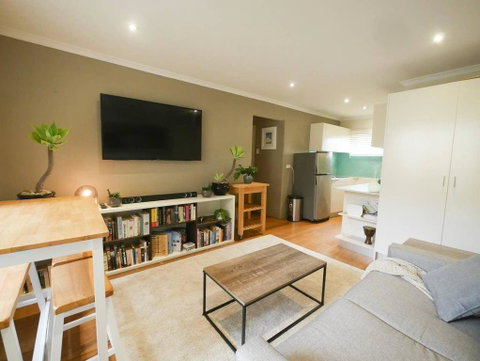 Chic, Pet Friendly & 500m To The Beach W/ Parking - Timeshare Accommodation 0