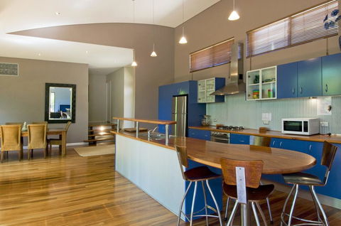 Chriscross Retreat 9 Cross Street - Timeshare Accommodation 0