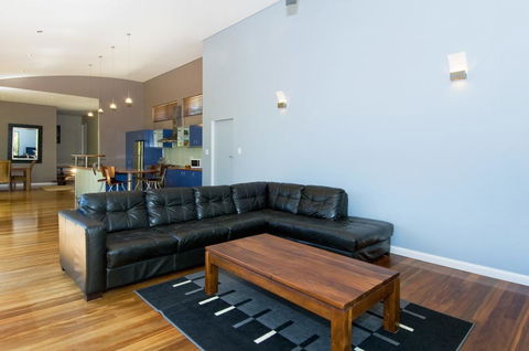 Chriscross Retreat 9 Cross Street - Timeshare Accommodation 3