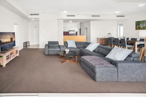 City-Centre Apartment With River Views And Balcony - Timeshare Accommodation 0