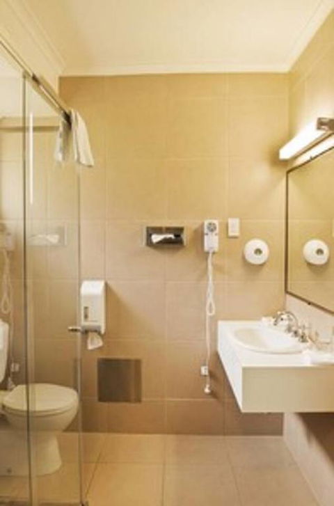 Classic Queen Room 2 In Oakleigh - Timeshare Accommodation 3