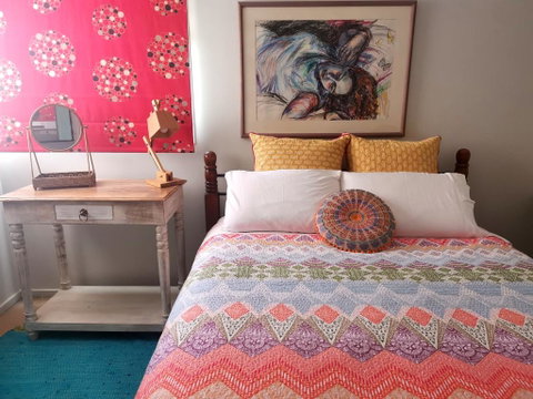 Colourful Creative Artist House Glen Waverley - Timeshare Accommodation 2