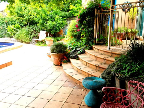 Colourful Creative Artist House Glen Waverley - Timeshare Accommodation 1