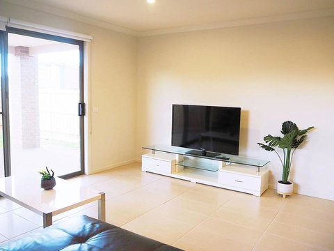 Comfortable 5BR House 6mins To Werribee Station.Great Ocean Road Tourist Stopover - Timeshare Accommodation 2