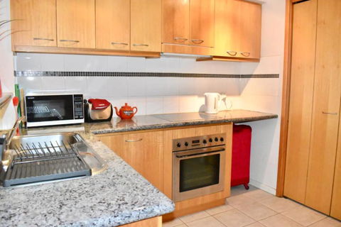 Convenient City Apartment With Pool Gym And Tennis Court - Timeshare Accommodation 2