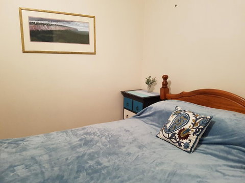 Cosy Quiet Bedroom Ferny Grove - Timeshare Accommodation 1