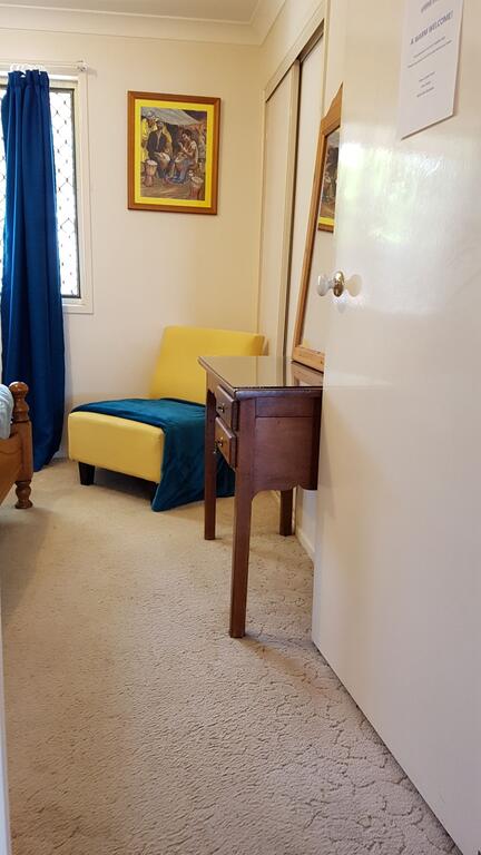 Cosy Quiet Bedroom Ferny Grove - Timeshare Accommodation 2