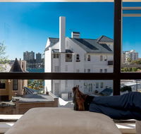 Couple's Gateway in Sunny Elizabeth Bay - Timeshare Accommodation