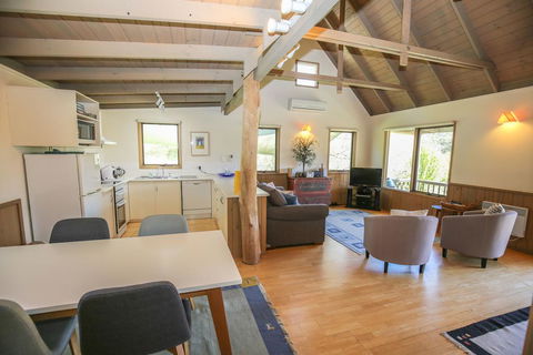 Crabapple Cottage - Timeshare Accommodation 3
