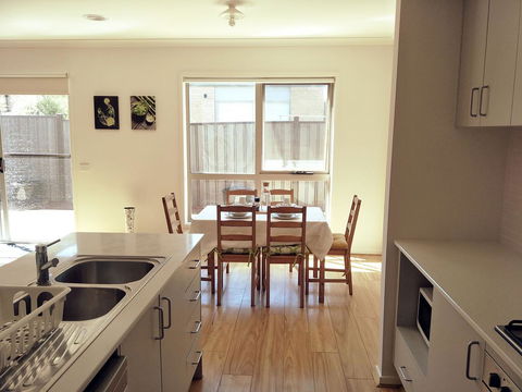 Daisy Villa - Close To Mel Airport & Hume Highway -Comfort - Timeshare Accommodation 3