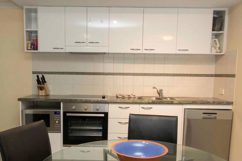 Debs Apartment MtsBay - Timeshare Accommodation 2