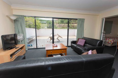 Debs Apartment MtsBay - Timeshare Accommodation 3