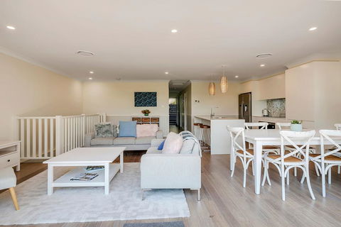DESIGNER HOLIDAY BEACH PAD // 4 BED // COPA - Timeshare Accommodation 3