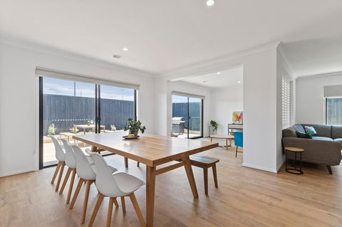 Family Holiday Paradise - New Modern Beach House - Timeshare Accommodation 3