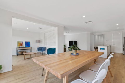 Family Holiday Paradise - New Modern Beach House - Timeshare Accommodation 0