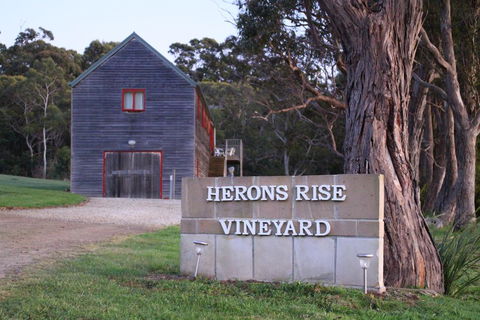 Herons Rise Vineyard Accommodation - Timeshare Accommodation 0