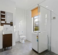 HomeHotel Cozy Duplex in Serene and Leafy Suburb - Timeshare Accommodation