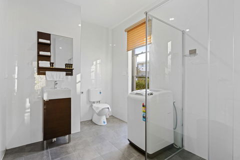 HomeHotel Cozy Duplex In Serene And Leafy Suburb - Timeshare Accommodation 0