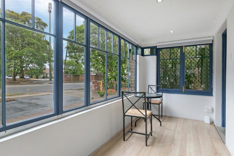 KOZYGURU ARNCLIFFE SYDNEY AIRPORT RENOVATED COTTAGE 3 BED HOUSE NAR232 - Timeshare Accommodation 2