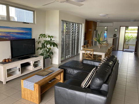 Lagoon-Front Luxury At Twin Waters Resort - Timeshare Accommodation 3