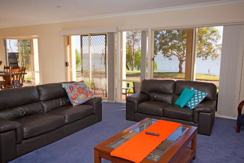 Lake Boga Waterfront Holiday House - Timeshare Accommodation 2