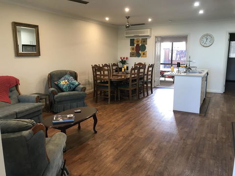 Lake Breeze - Timeshare Accommodation 3