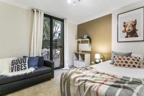 Large Unit Amid Inner-city Greenery Close To CBD - Timeshare Accommodation 3