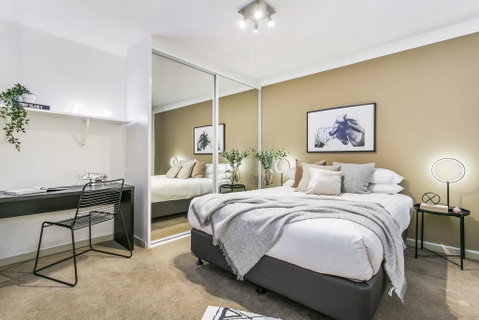 Large Unit Amid Inner-city Greenery Close To CBD - Timeshare Accommodation 2