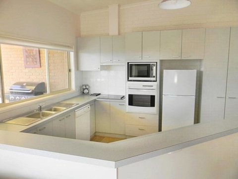 LIFE'S A BEACH - Timeshare Accommodation 3